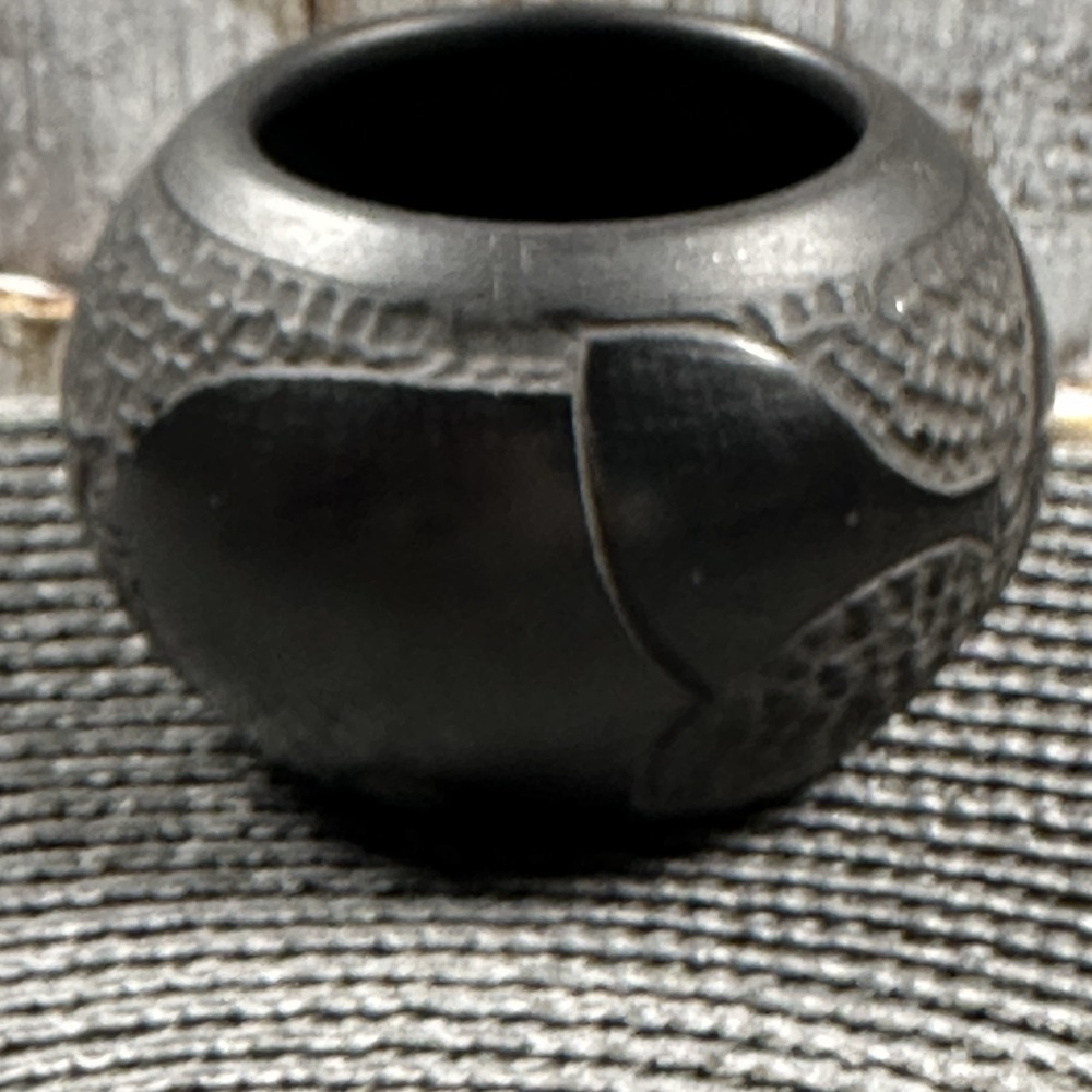 Native American Santa Clara Pottery Vase Black On Black Elephant Silhouette - Picture 1 of 16